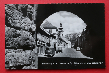 AK Hainburg a d Donau / 1940-1960 / Blick durch das Wienertor / Strassenansicht / PKW / Niederösterreich
